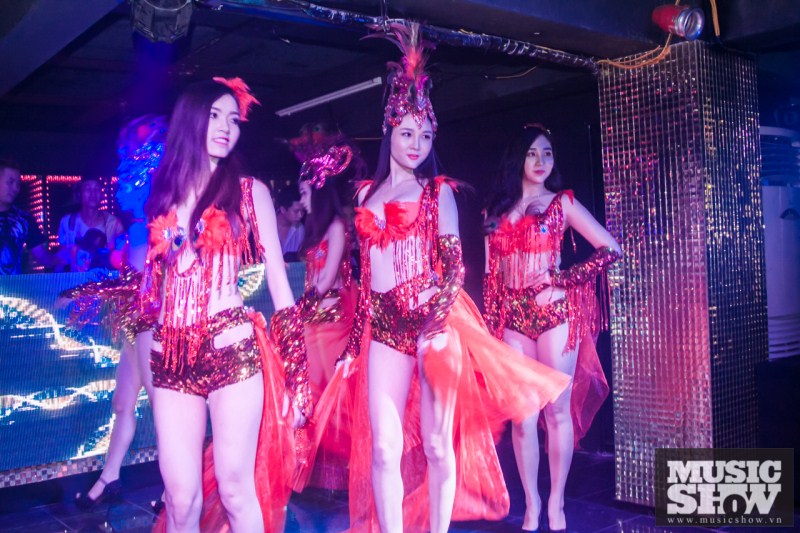 bar ha noi saison night club
